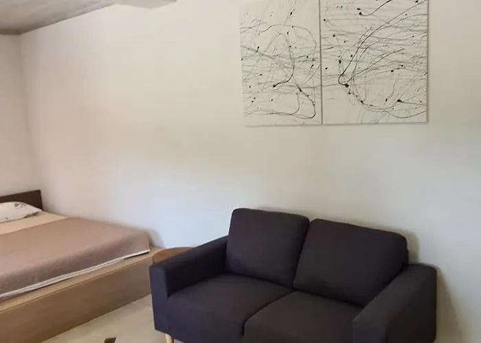 Alen 아파트 풀라