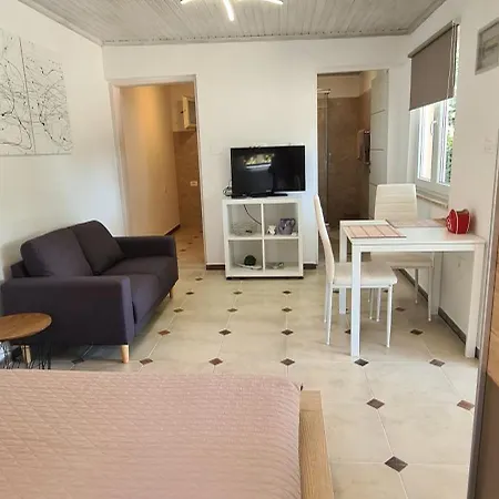 Alen Apartment *